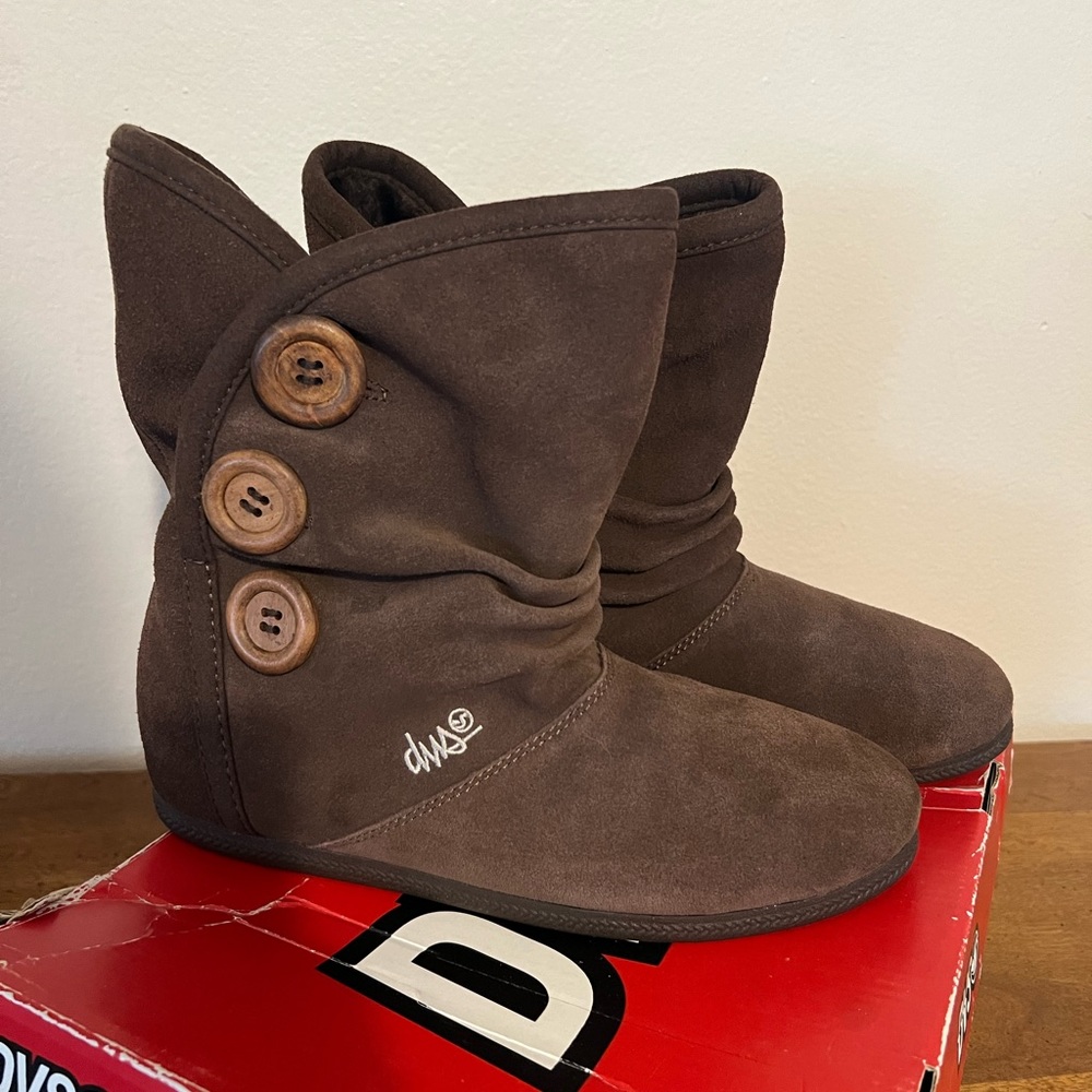 DVS women’s boots size 7